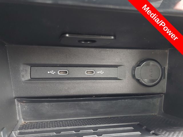 2025 Volkswagen Taos SEL - Photo 21