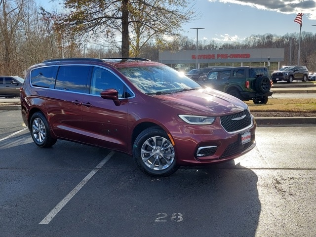2022 Chrysler Pacifica Touring L's photo