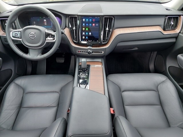 2023 Volvo XC60 B5 Plus photo 3