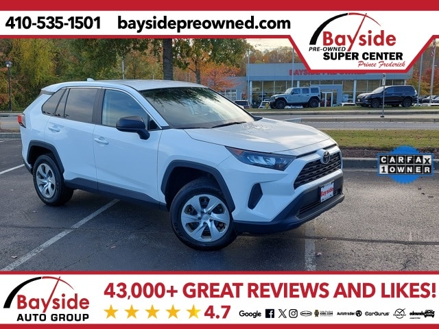 2022 Toyota RAV4 LE's photo