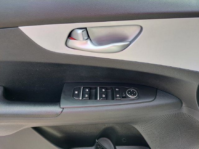 2023 Kia Forte LXS - Photo 27