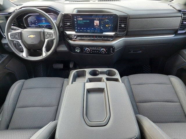 2023 Chevrolet Silverado 1500 LT photo 3