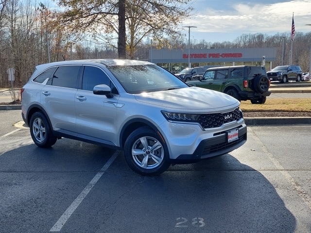 2022 Kia Sorento LX's photo