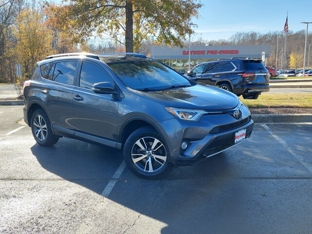2017 Toyota RAV4 XLE photo 2