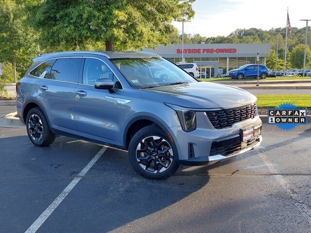 2024 Kia Sorento S photo 2