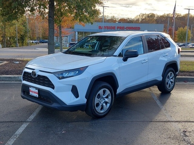 2022 Toyota RAV4 LE photo 3