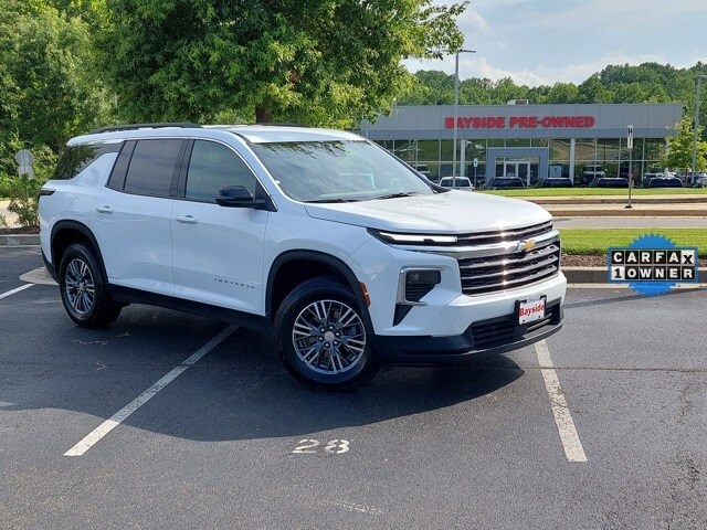 2025 Chevrolet Traverse 1LT photo 2