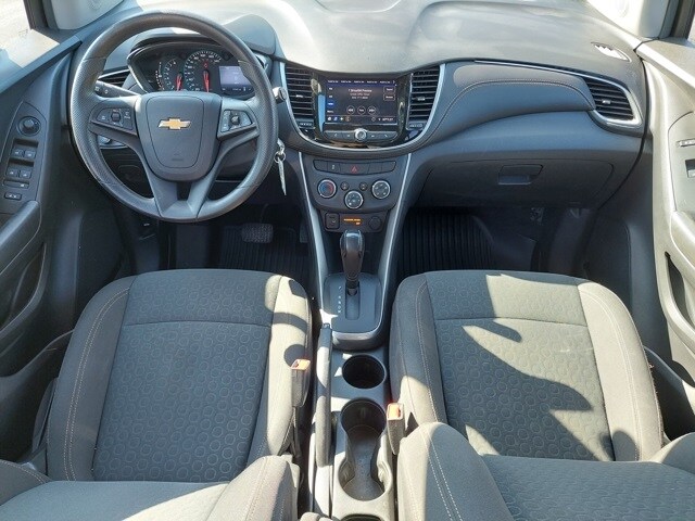 2021 Chevrolet Trax LS photo 2