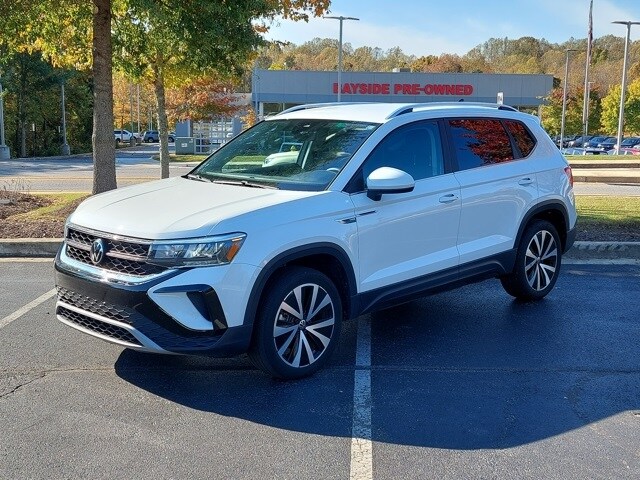 2024 Volkswagen Taos SE photo 3