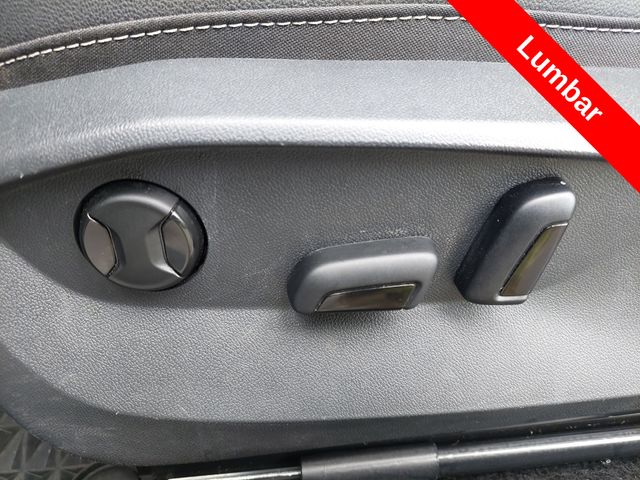 2025 Volkswagen Taos SEL - Photo 17