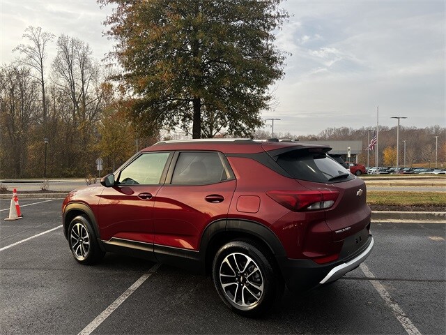 2024 Chevrolet Trailblazer LT photo 2