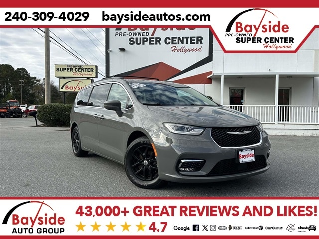 2022 Chrysler Pacifica Touring L's photo