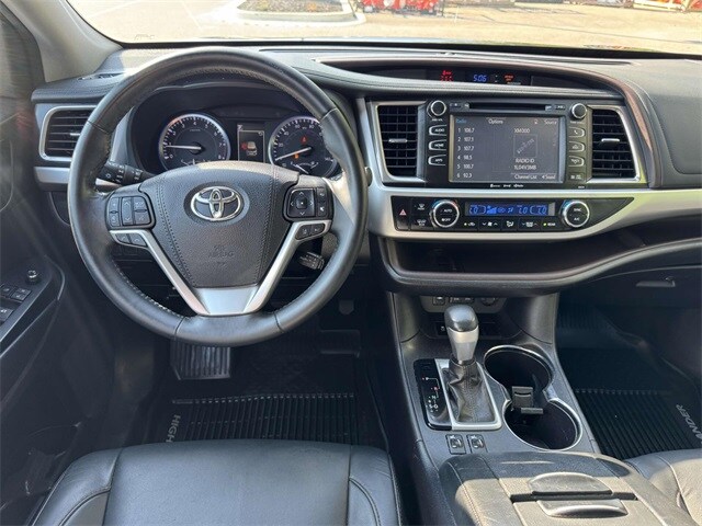 2017 Toyota Highlander XLE photo 2