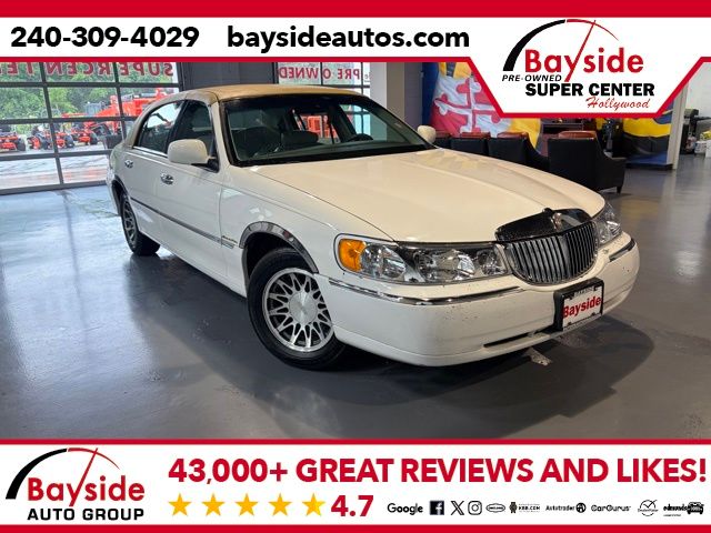 2000 Lincoln Town Car Executive's photo