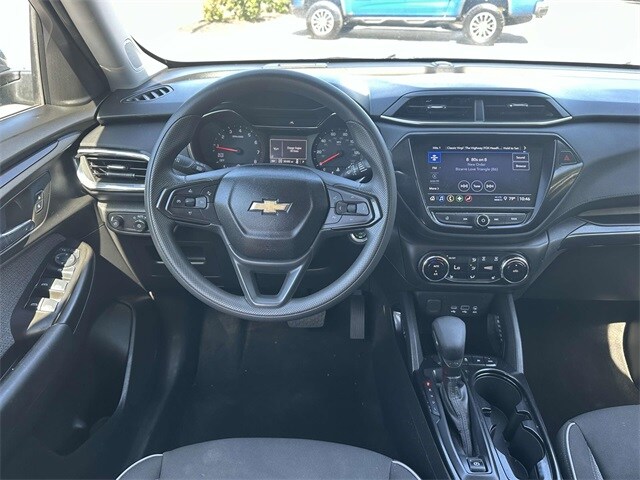2023 Chevrolet Trailblazer LT photo 2