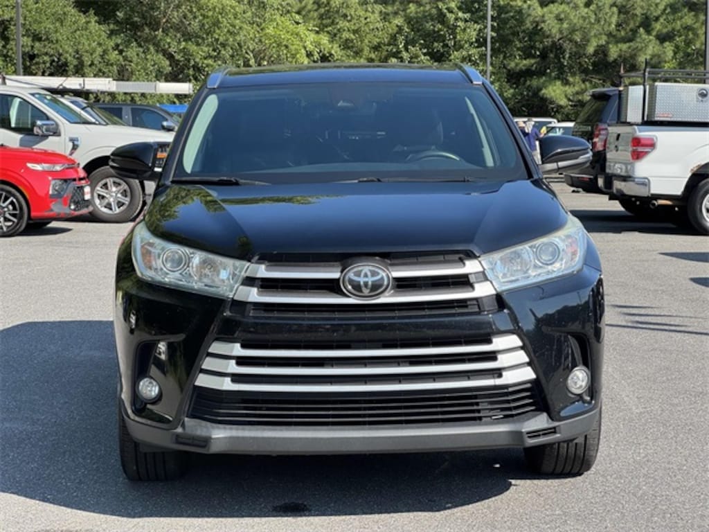Used 2017 Toyota Highlander XLE V6 SUV