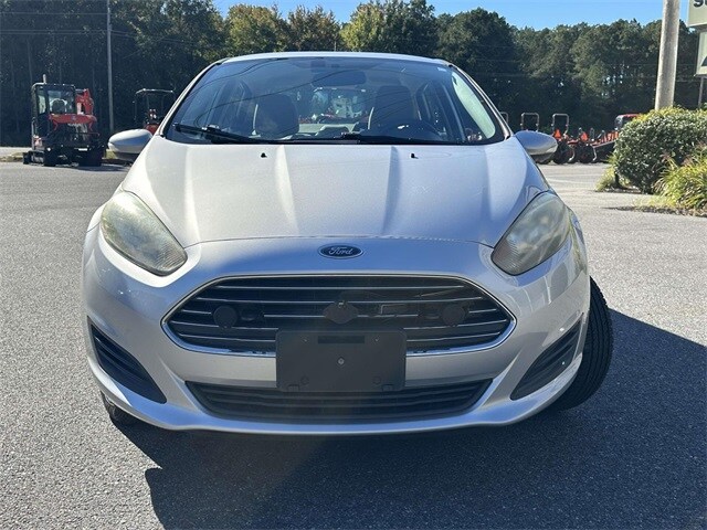 2015 Ford Fiesta SE photo 3