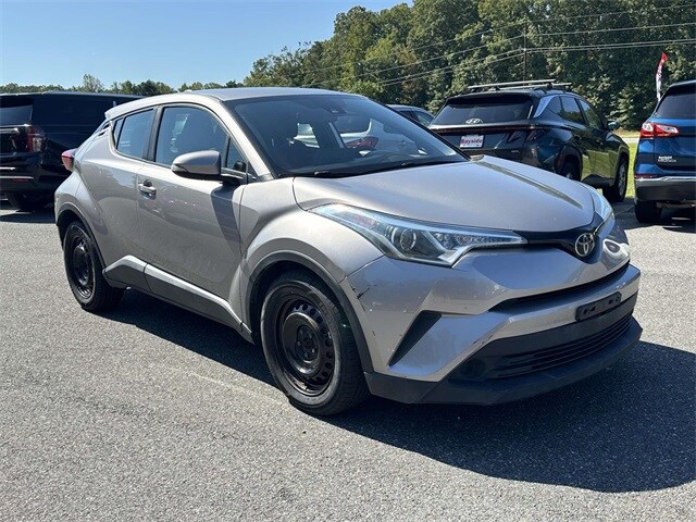 2019 Toyota C-HR XLE photo 2
