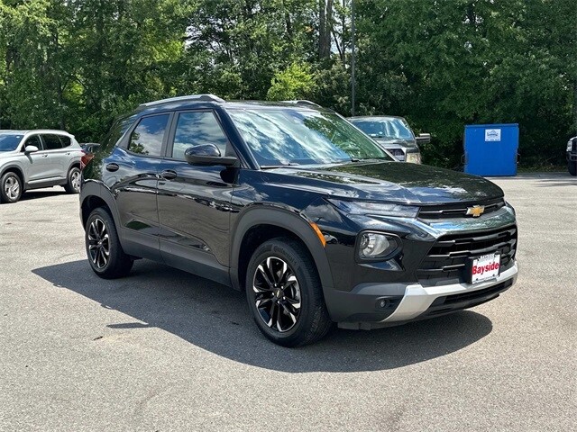 2022 Chevrolet Trailblazer LT photo 2