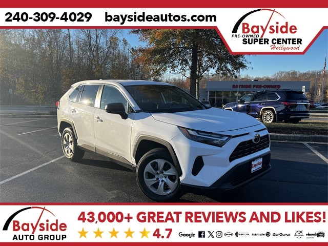 2023 Toyota RAV4 LE's photo
