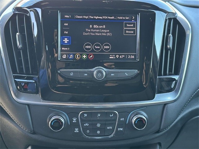 2023 Chevrolet Traverse Cloth 1LT photo 2