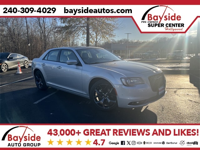 2023 Chrysler 300 S's photo