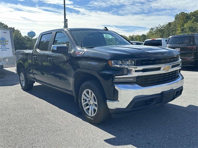 2019 Chevrolet Silverado 1500 LT photo 2