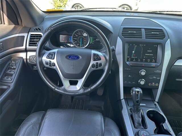 2015 Ford Explorer XLT photo 2