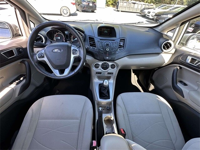 2015 Ford Fiesta SE photo 2