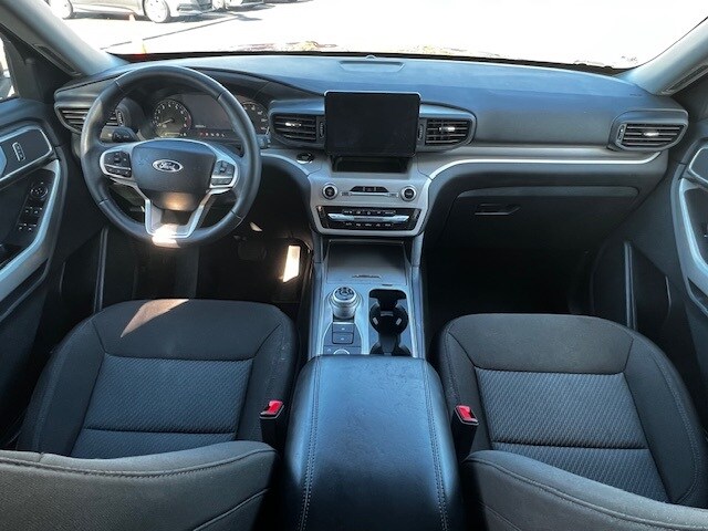 2023 Ford Explorer XLT photo 2