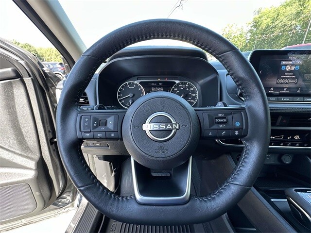 2024 Nissan Rogue SV photo 3