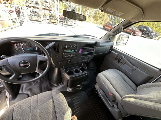 2017 Gmc Savana 2500 Cargo photo 2