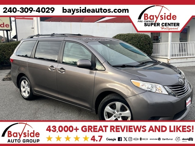 2015 Toyota Sienna LE's photo