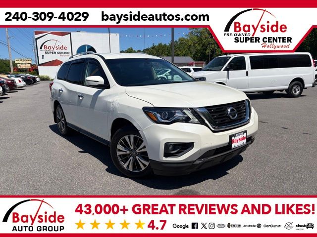 2017 Nissan Pathfinder SV 4WD's photo
