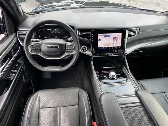 2023 Jeep Wagoneer L Series II photo 2