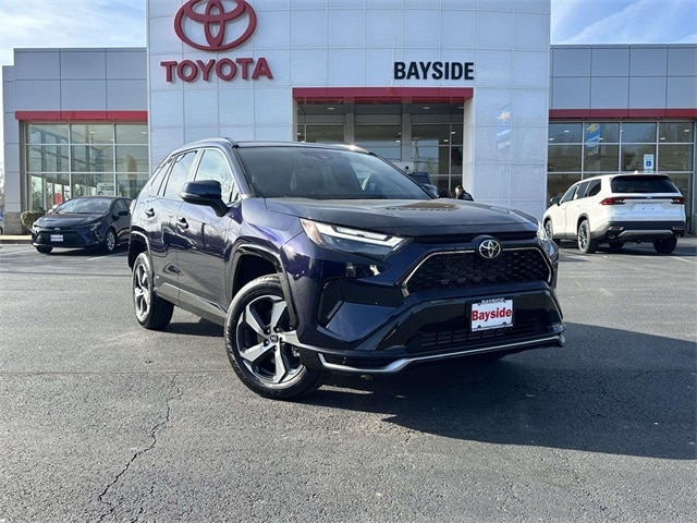 2025 Toyota RAV4 SE's photo
