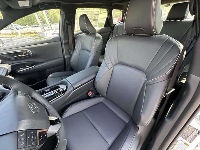 2026 Toyota Crown Signia Limited - Photo 6