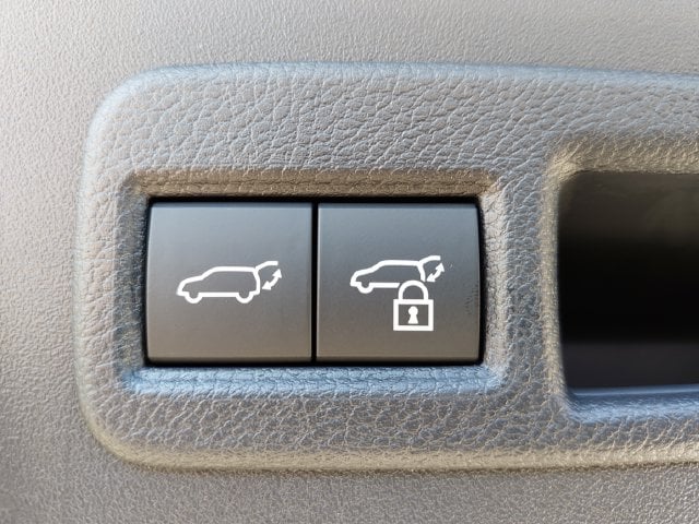 2026 Toyota C-HR SE - Photo 35