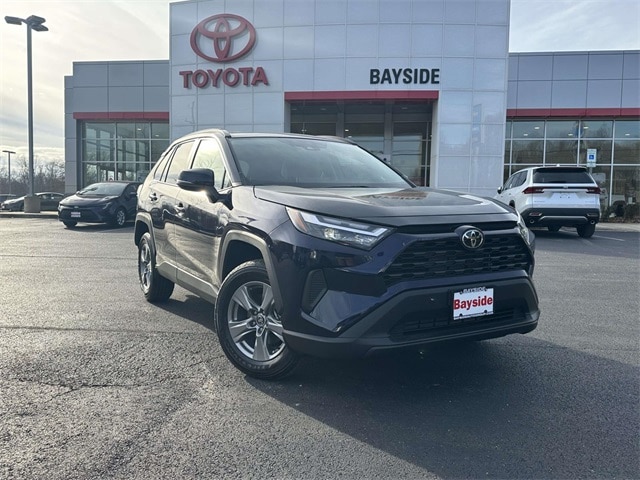 2025 Toyota RAV4 XLE's photo
