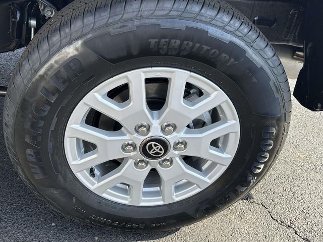 2026 Toyota Tacoma SR5 - Photo 37