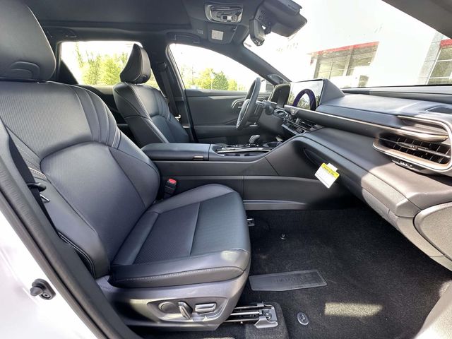 2026 Toyota Crown Signia Limited - Photo 36