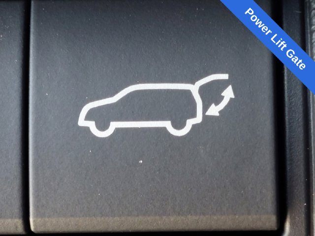 2026 Toyota C-HR SE - Photo 18