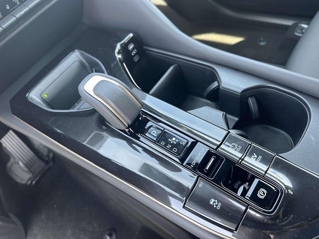 2026 Toyota Crown Signia Limited - Photo 17