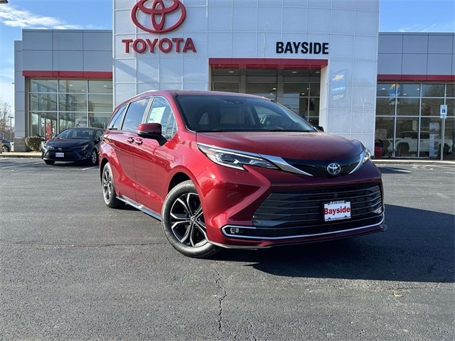 2025 Toyota Sienna Platinum's photo