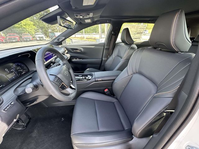 2026 Toyota Crown Signia Limited - Photo 9