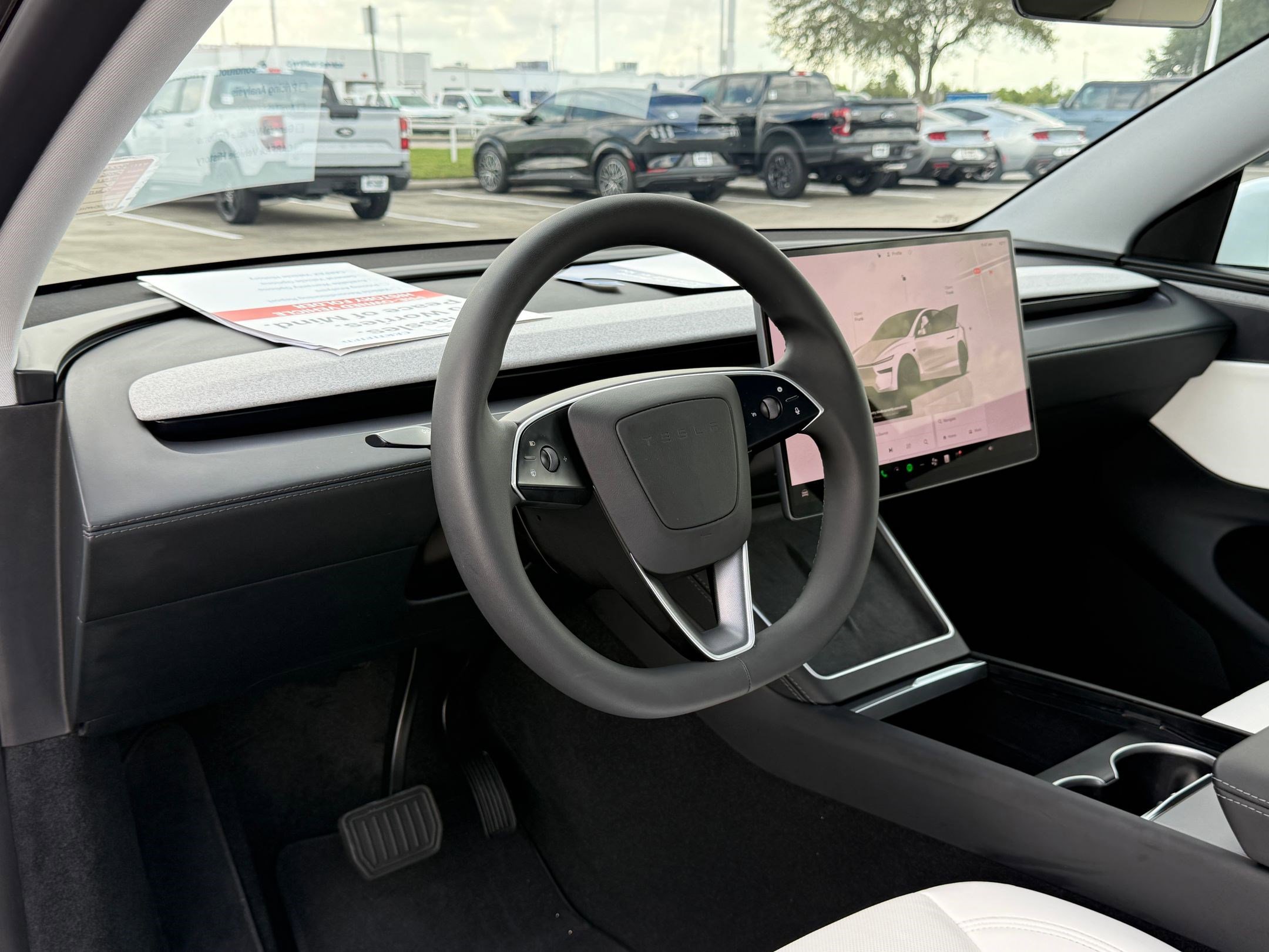 2026 Tesla Model Y Long Range photo 4