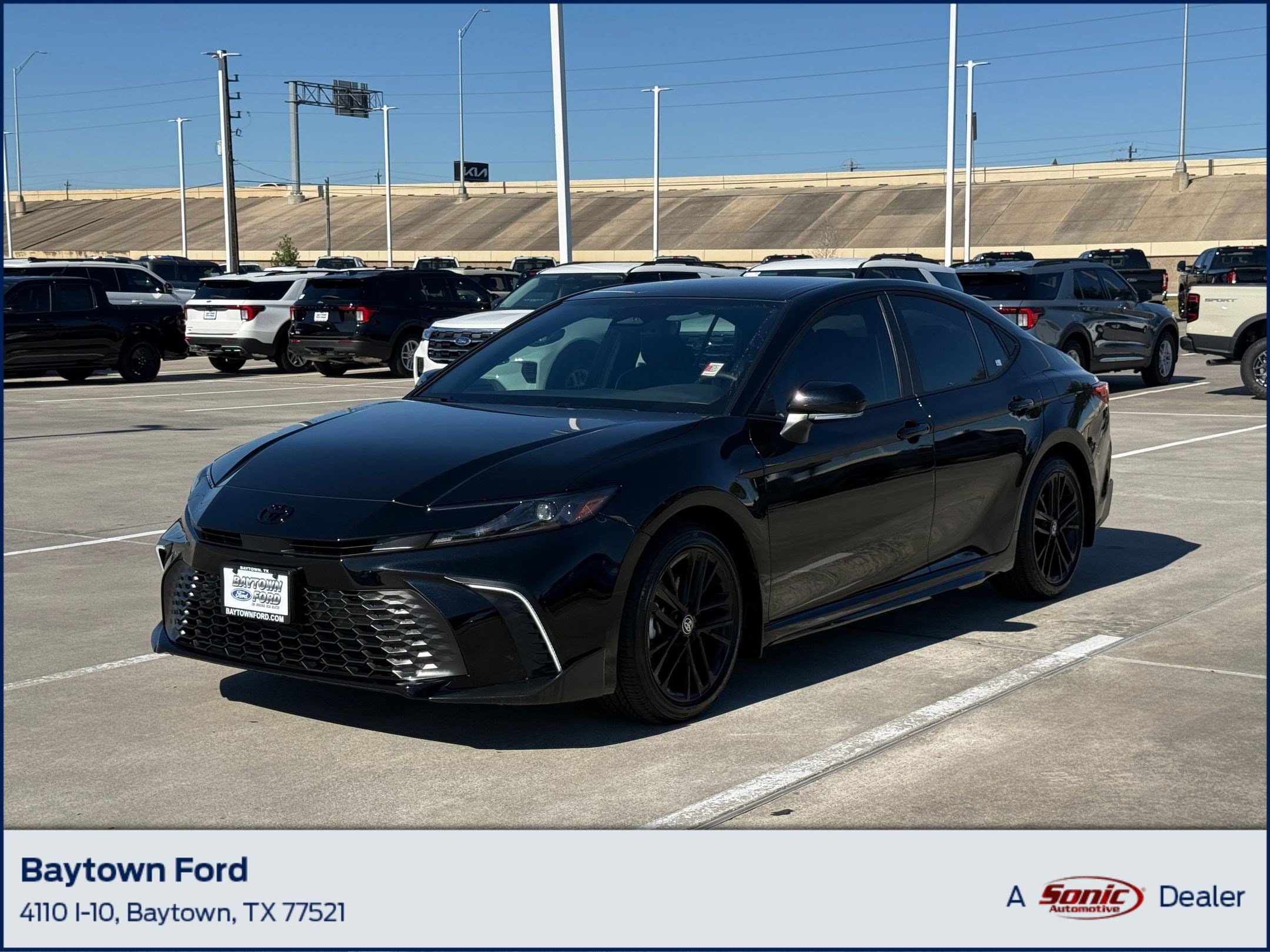 2026 Toyota Camry SE's photo