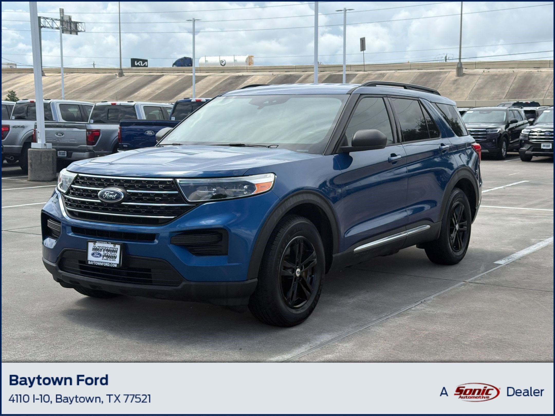 2022 Ford Explorer XLT RWD's photo