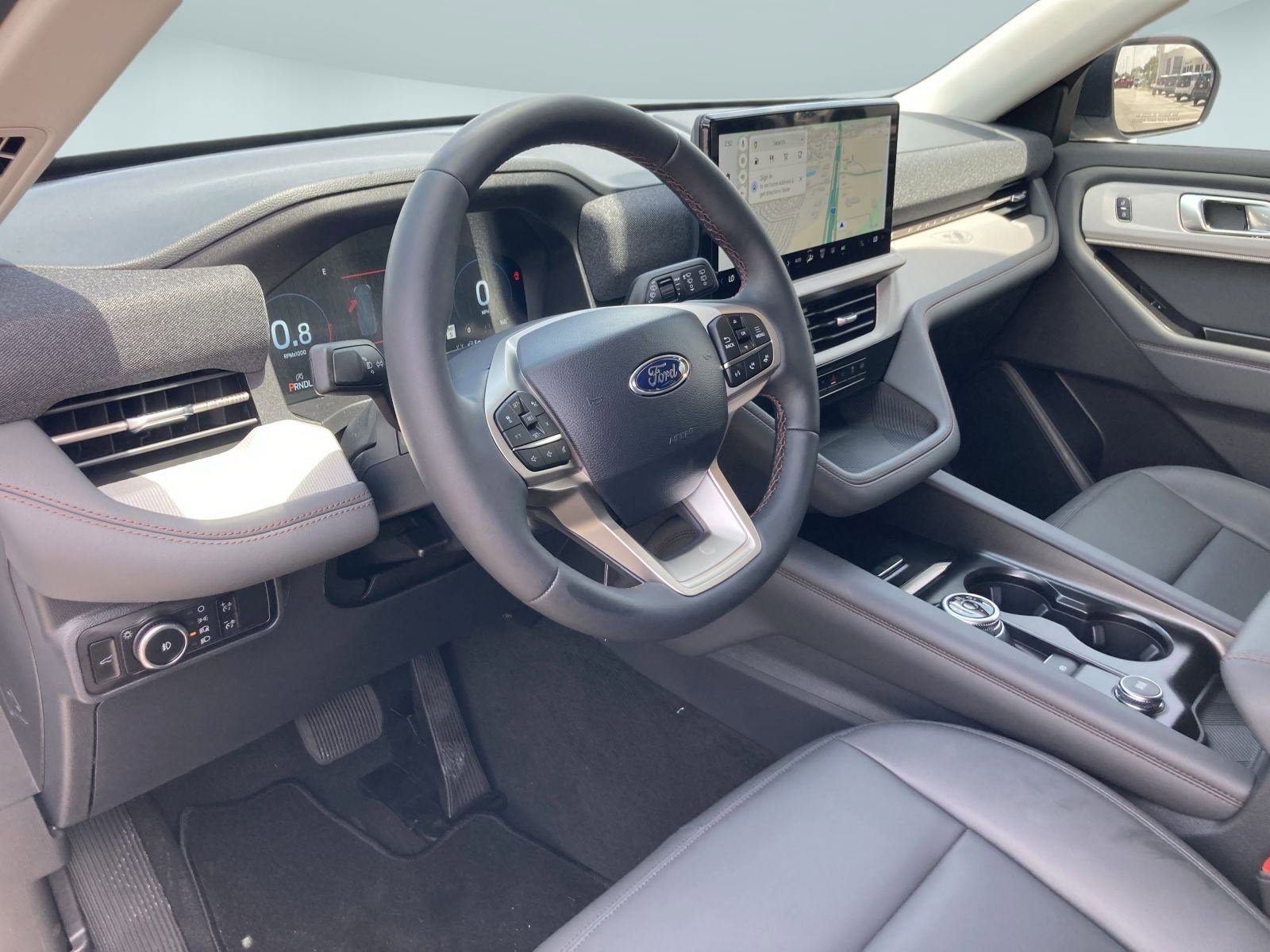 2025 Ford Explorer photo 4