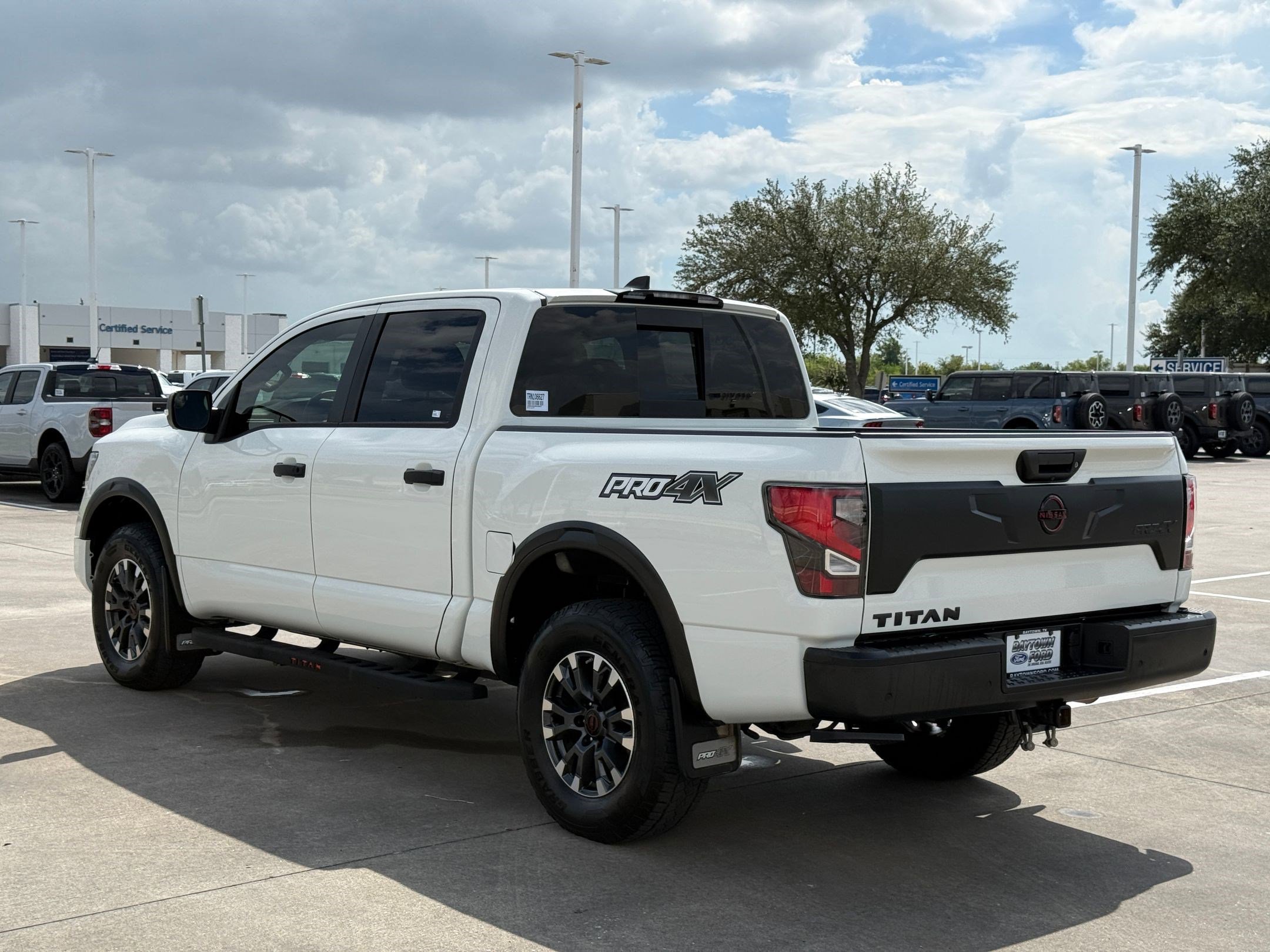 2024 Nissan Titan PRO-4X photo 2